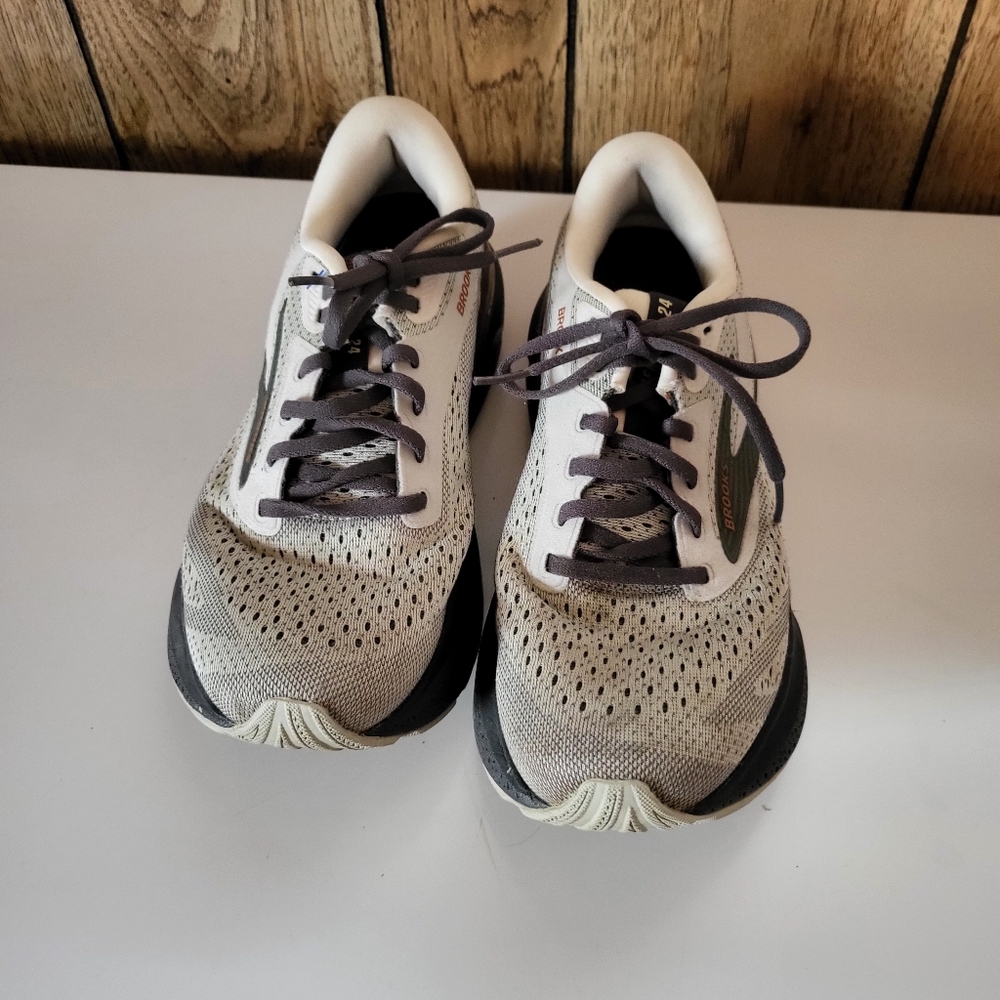 Brooks Women’s Adrenaline GTS 24 Tan Supportive Running Shoes Size 9.5 D